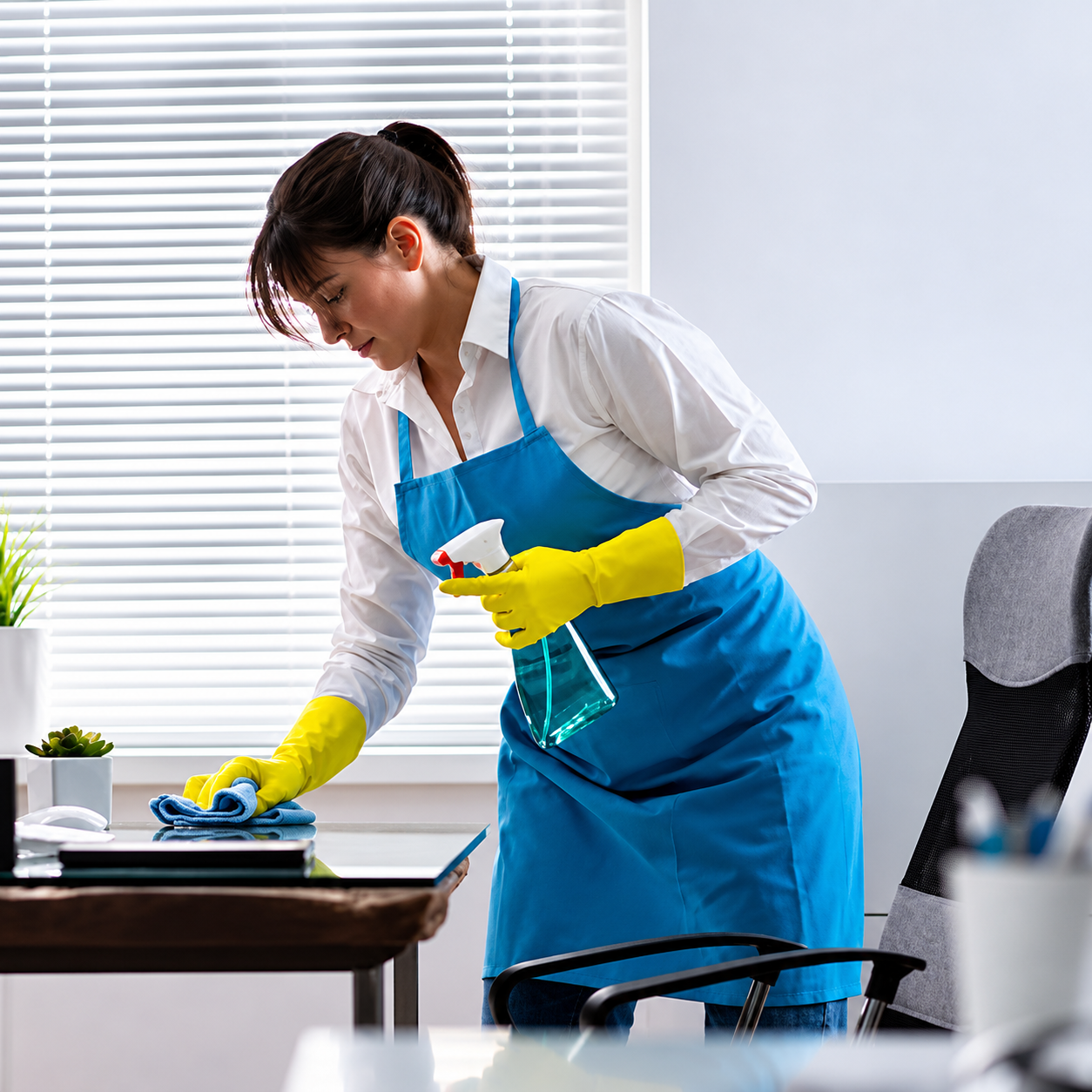Professional cleaner at work in a Miami home